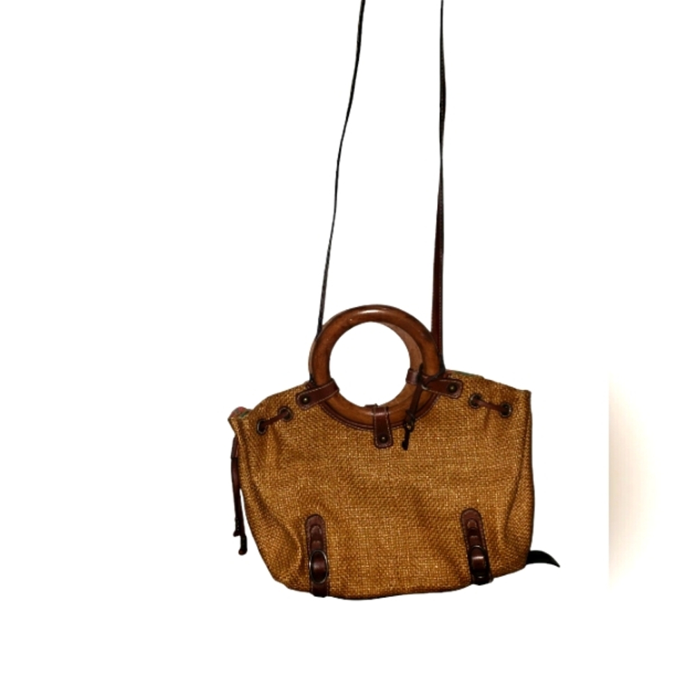 FOSSIL RAFFIA CROSSBODY WITH WOOD HANDLES STRIPED INTERIOR.